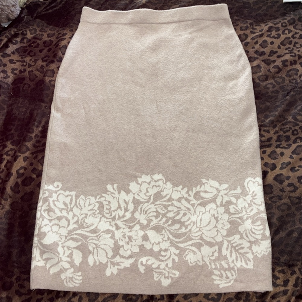 Joie Elegant Knit Skirt Light Oatmeal Taupe White Floral Flattering